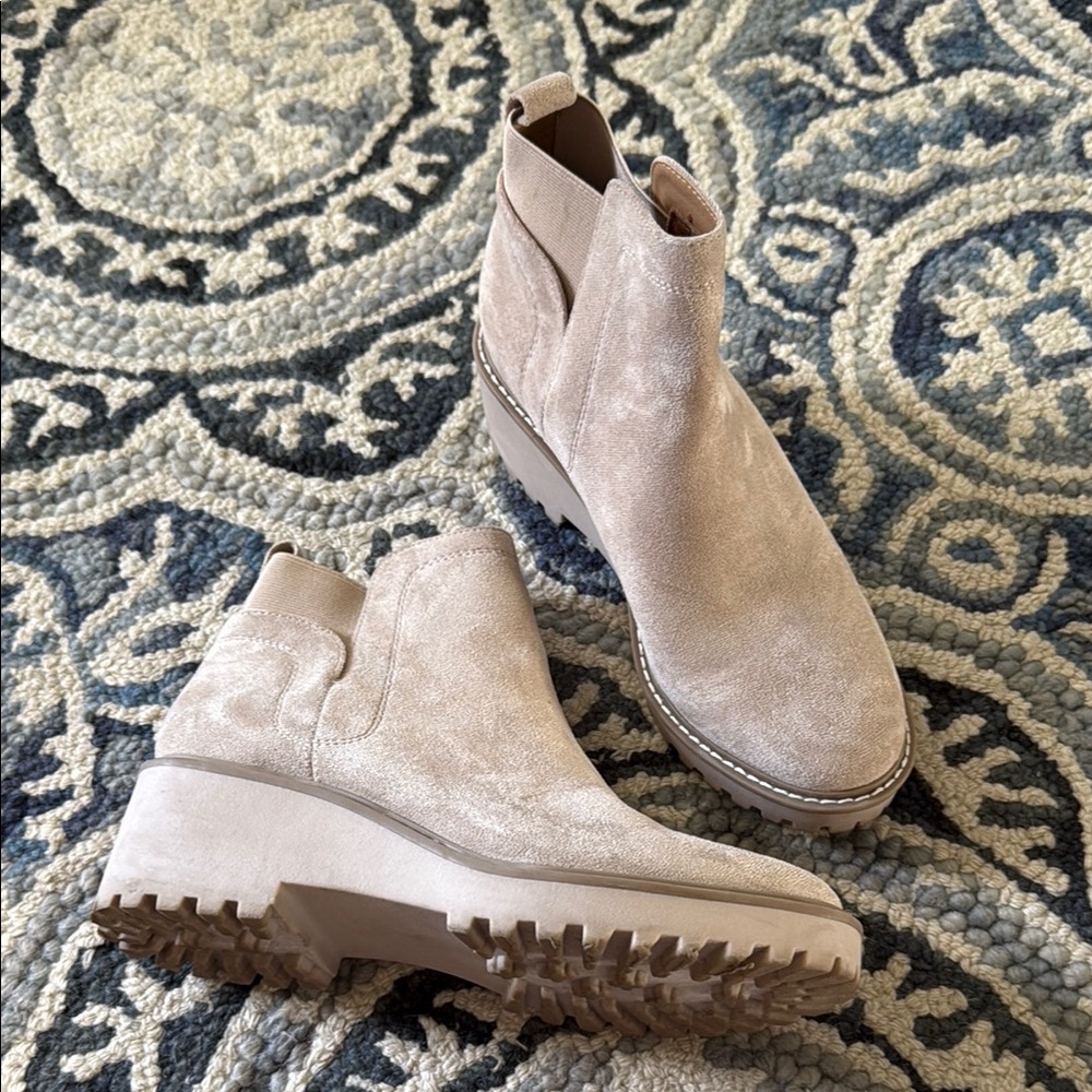 DV by Dolce Vita Ankle Boots